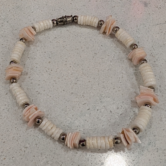 White Heishi And Blush Colored Shell Ankle Bracelet - Picture 4 of 8